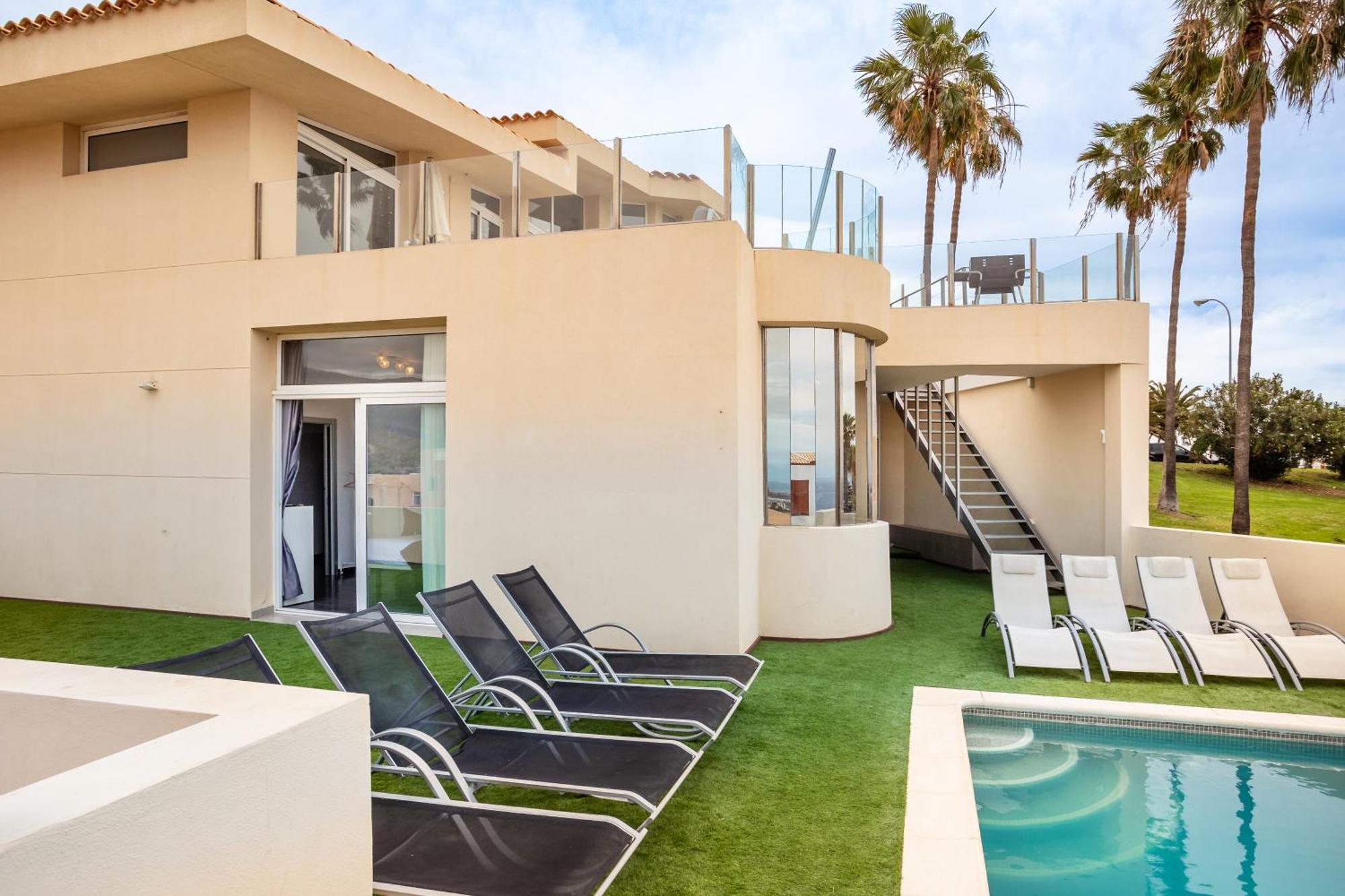 Villa Olbia Charming Dreamview With Jacuzzi アデヘ エクステリア 写真