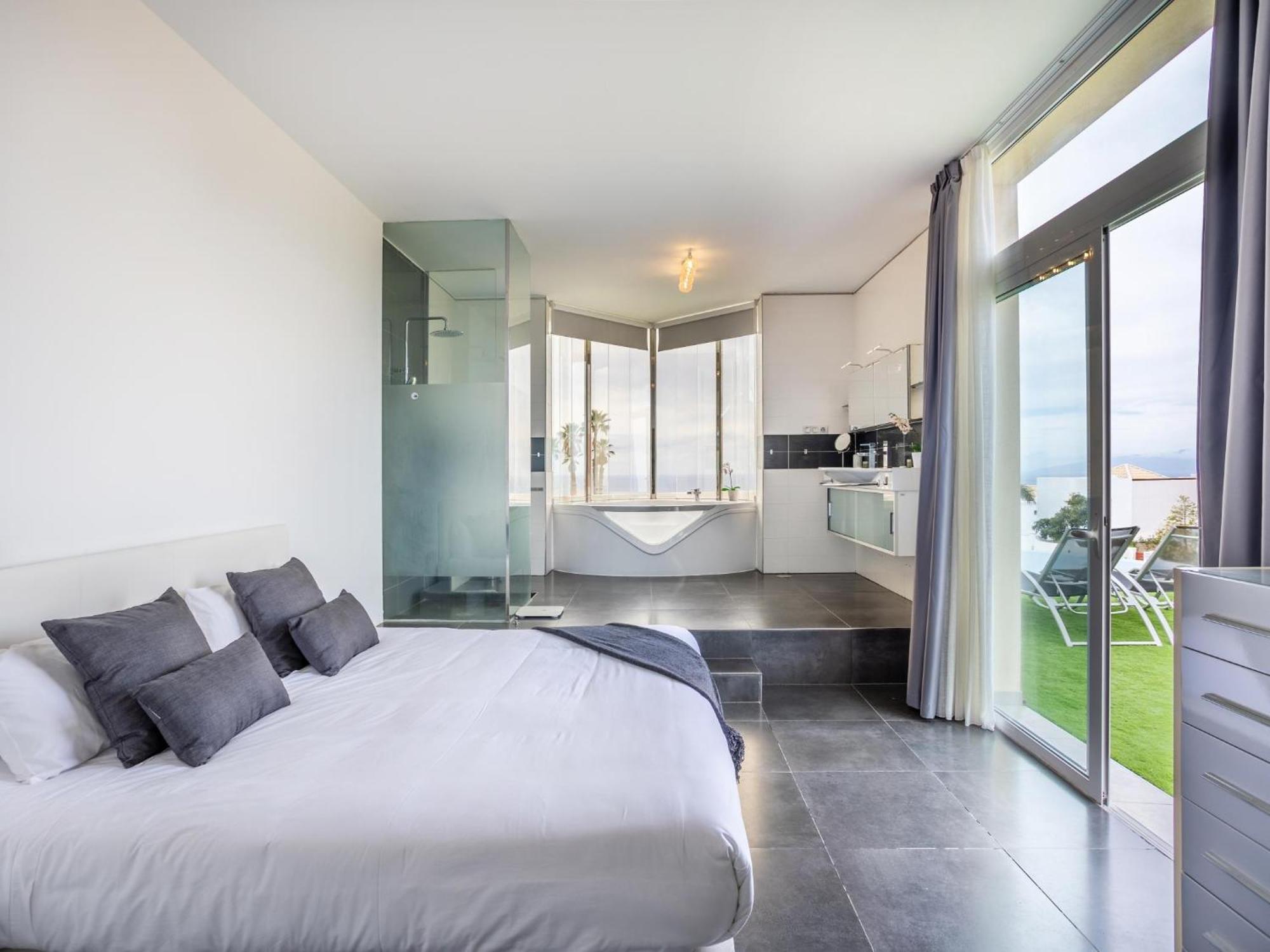 Villa Olbia Charming Dreamview With Jacuzzi アデヘ エクステリア 写真